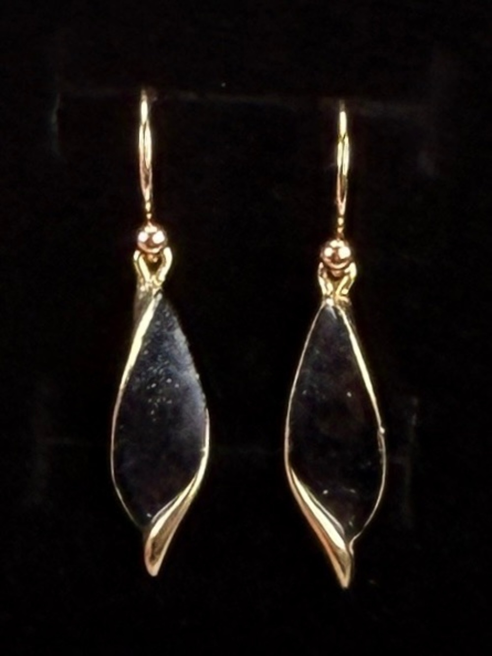 Vintage goldtone and black minimalist pierced tangle ear
